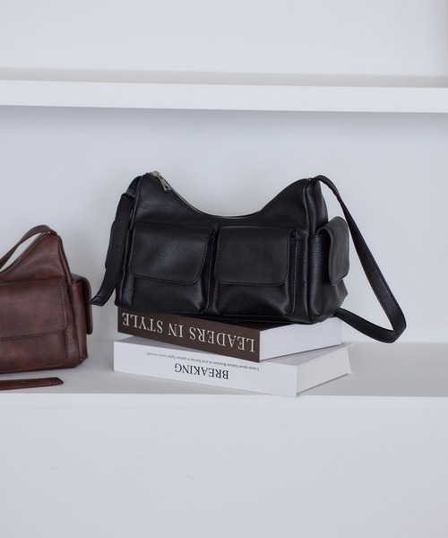 VIS（ビス）の「【2WAY】ビンテージ合皮クアトロポケットショルダーバッグ（ショルダーバッグ・レディース・ブラック/ブラウン系その他2・FREE）」の2枚目の写真