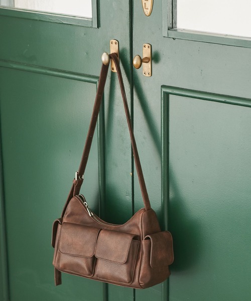 VIS（ビス）の「【2WAY】ビンテージ合皮クアトロポケットショルダーバッグ（ショルダーバッグ・レディース・ブラック/ブラウン系その他2・FREE）」の3枚目の写真