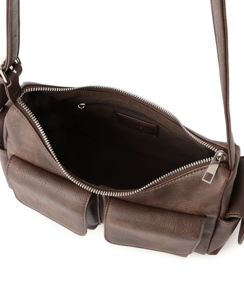 VIS（ビス）の「【2WAY】ビンテージ合皮クアトロポケットショルダーバッグ（ショルダーバッグ・レディース・ブラック/ブラウン系その他2・FREE）」の16枚目の写真