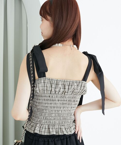 MAJESTIC LEGON（マジェスティックレゴン）の「配色肩リボンビスチェ（キャミソール・レディース・アイボリー/ベージュ系その他2/ブラック・MEDIUM）」の18枚目の写真