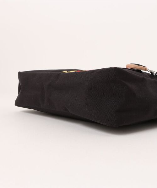 Manhattan Portage(マンハッタンポーテージ)の「Manhattan Portage/マンハッタンポーテージ ショルダーバック "くまのプーさん" JOGGER (L) JPN VER 2 500D CORDURA POOH MP1404L2-500PH(ショルダーバッグ・メンズ・ブラック×レッド・FREE)」の3枚目の写真