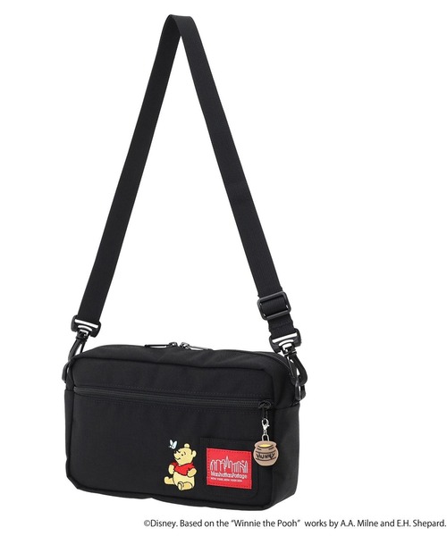 Manhattan Portage(マンハッタンポーテージ)の「Manhattan Portage/マンハッタンポーテージ ショルダーバック "くまのプーさん" JOGGER (L) JPN VER 2 500D CORDURA POOH MP1404L2-500PH(ショルダーバッグ・メンズ・ブラック×レッド・FREE)」の6枚目の写真