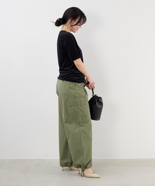 MICA&DEAL（マイカ＆ディール）の「シアーベロアTシャツ（Tシャツ/カットソー・レディース・ブルー/オフホワイト/ブラック/グレイッシュベージュ・FREE）」の15枚目の写真