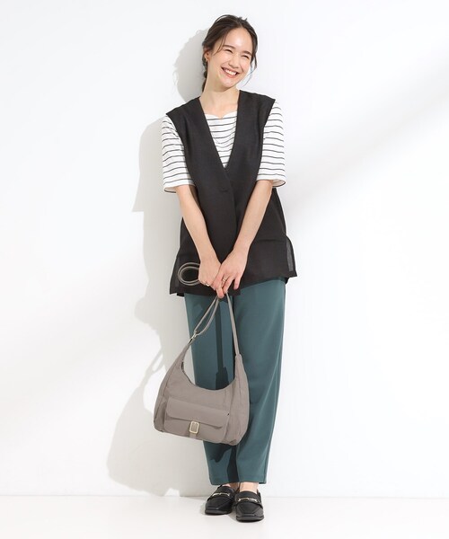 SHOO・LA・RUE（シューラルー）の「【撥水】立体ポケットショルダーバッグ（ショルダーバッグ・レディース・ワインレッド/ブラック/グレー・00）」の5枚目の写真