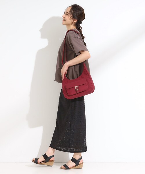 SHOO・LA・RUE（シューラルー）の「【撥水】立体ポケットショルダーバッグ（ショルダーバッグ・レディース・ワインレッド/ブラック/グレー・00）」の9枚目の写真