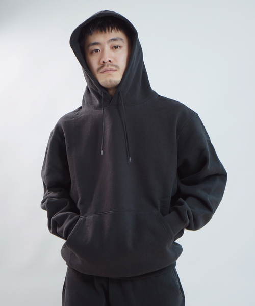 WISM(ウィズム)の「BASEMENT GEAR / ベースメントギア 15oz Garment Dye PO Hoodie(パーカー・メンズ・ブラウン/ネイビー/ブラック/ライトグレー/ブルー/ピンク・MEDIUM/LARGE/X-LARGE)」の10枚目の写真