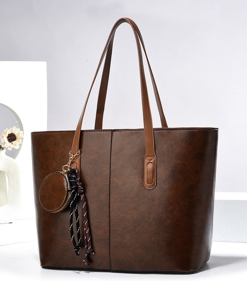 florist（フローリスト）の「【ポーチチャーム付・A4収納可】レザーライクバイカラートートバッグ/ビジネスバッグ（ビジネスバッグ・レディース・オフホワイト/ブラック/モカ/キャメル・FREE）」の3枚目の写真