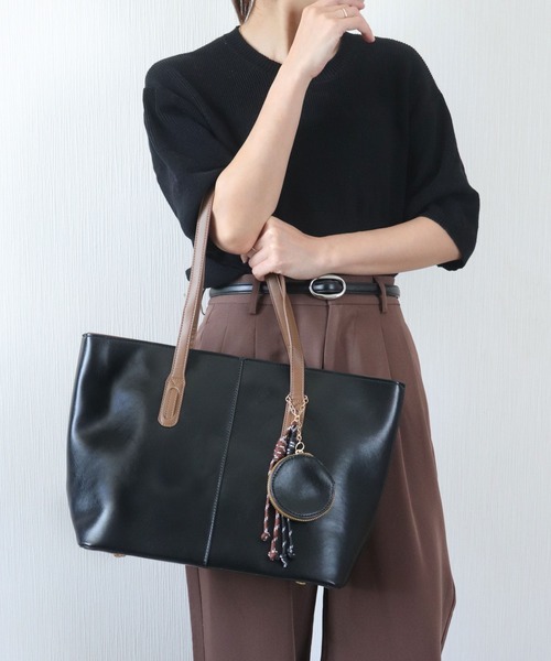 florist（フローリスト）の「【ポーチチャーム付・A4収納可】レザーライクバイカラートートバッグ/ビジネスバッグ（ビジネスバッグ・レディース・オフホワイト/ブラック/モカ/キャメル・FREE）」の16枚目の写真