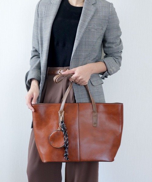 florist（フローリスト）の「【ポーチチャーム付・A4収納可】レザーライクバイカラートートバッグ/ビジネスバッグ（ビジネスバッグ・レディース・オフホワイト/ブラック/モカ/キャメル・FREE）」の20枚目の写真