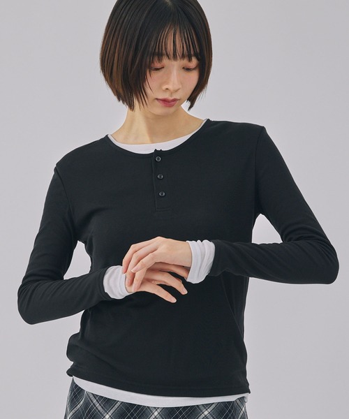 Unblend（アンブレンド）の「【Unblend】2ピースセット ヘンリーネック/クルーネック レイヤードロンT（Tシャツ/カットソー・レディース・ブラック/イエロー/ネイビー/チャコール・FREE）」の2枚目の写真