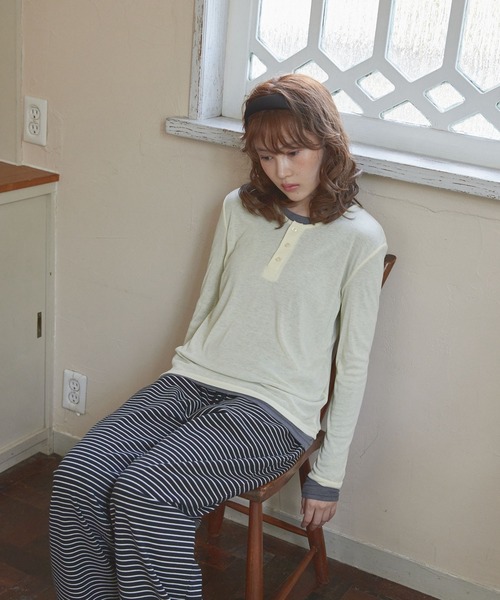 Unblend（アンブレンド）の「【Unblend】2ピースセット ヘンリーネック/クルーネック レイヤードロンT（Tシャツ/カットソー・レディース・ブラック/イエロー/ネイビー/チャコール・FREE）」の11枚目の写真