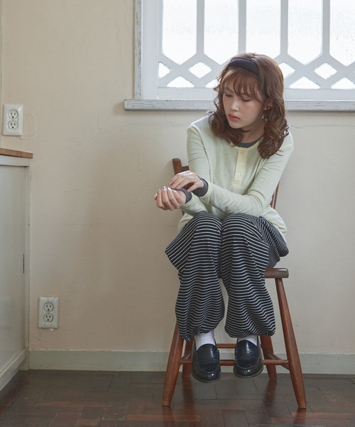 Unblend（アンブレンド）の「【Unblend】2ピースセット ヘンリーネック/クルーネック レイヤードロンT（Tシャツ/カットソー・レディース・ブラック/イエロー/ネイビー/チャコール・FREE）」の13枚目の写真