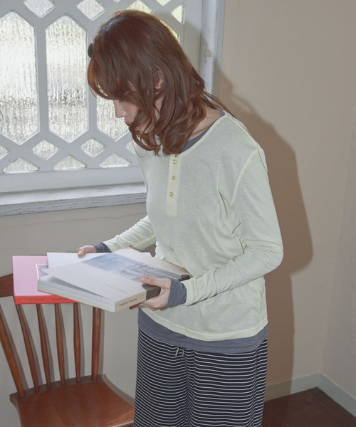 Unblend（アンブレンド）の「【Unblend】2ピースセット ヘンリーネック/クルーネック レイヤードロンT（Tシャツ/カットソー・レディース・ブラック/イエロー/ネイビー/チャコール・FREE）」の19枚目の写真