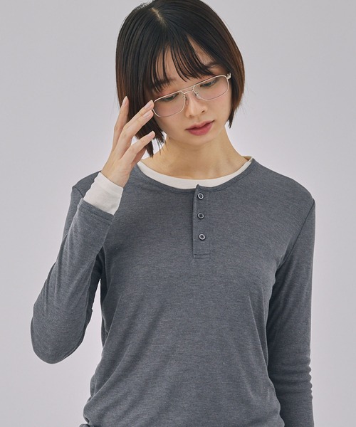 Unblend（アンブレンド）の「【Unblend】2ピースセット ヘンリーネック/クルーネック レイヤードロンT（Tシャツ/カットソー・レディース・ブラック/イエロー/ネイビー/チャコール・FREE）」の22枚目の写真