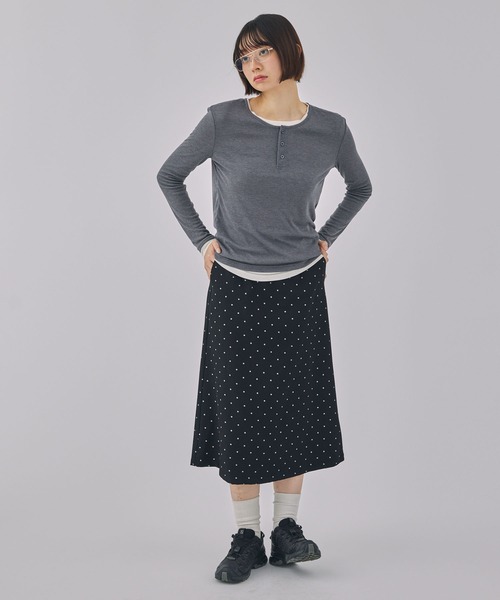 Unblend（アンブレンド）の「【Unblend】2ピースセット ヘンリーネック/クルーネック レイヤードロンT（Tシャツ/カットソー・レディース・ブラック/イエロー/ネイビー/チャコール・FREE）」の19枚目の写真