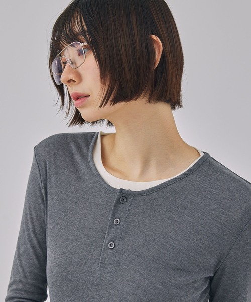 Unblend（アンブレンド）の「【Unblend】2ピースセット ヘンリーネック/クルーネック レイヤードロンT（Tシャツ/カットソー・レディース・ブラック/イエロー/ネイビー/チャコール・FREE）」の21枚目の写真