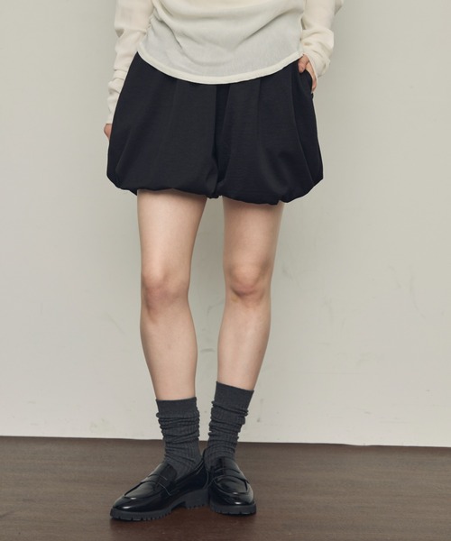 Trish(トリッシュ)の「バルーンミニパンツ(その他パンツ・レディース・アイボリー/ブラック・MEDIUM)」の1枚目の写真