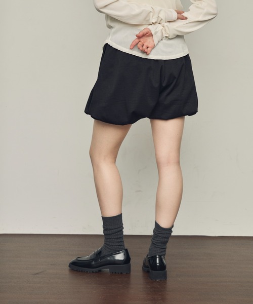 Trish(トリッシュ)の「バルーンミニパンツ(その他パンツ・レディース・アイボリー/ブラック・MEDIUM)」の8枚目の写真