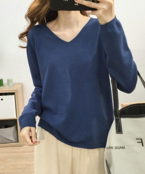 Beststore（ベストストア）の「【12色展開】”しっとりニットソー”　長袖　Vネックニットプルオーバー（ニット/セーター・レディース・ダークグリーン/レッド/ブラック/ベージュ/キャメル/ネイビー/イエロー/ライトベージュ/ライトピンク/ホワイト/グレー/ブラウン・FREE）」の8枚目の写真