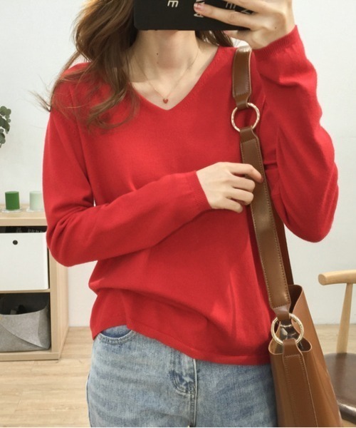 Beststore（ベストストア）の「【12色展開】”しっとりニットソー”　長袖　Vネックニットプルオーバー（ニット/セーター・レディース・ダークグリーン/レッド/ブラック/ベージュ/キャメル/ネイビー/イエロー/ライトベージュ/ライトピンク/ホワイト/グレー/ブラウン・FREE）」の12枚目の写真