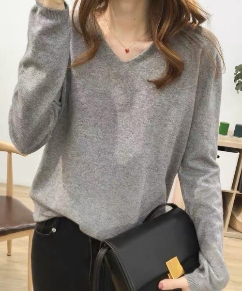 Beststore（ベストストア）の「【12色展開】”しっとりニットソー”　長袖　Vネックニットプルオーバー（ニット/セーター・レディース・ダークグリーン/レッド/ブラック/ベージュ/キャメル/ネイビー/イエロー/ライトベージュ/ライトピンク/ホワイト/グレー/ブラウン・FREE）」の13枚目の写真