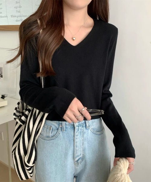 Beststore（ベストストア）の「【12色展開】”しっとりニットソー”　長袖　Vネックニットプルオーバー（ニット/セーター・レディース・ダークグリーン/レッド/ブラック/ベージュ/キャメル/ネイビー/イエロー/ライトベージュ/ライトピンク/ホワイト/グレー/ブラウン・FREE）」の18枚目の写真