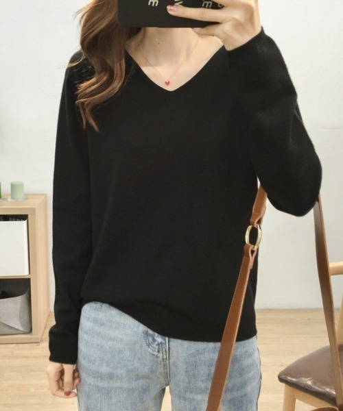 Beststore（ベストストア）の「【12色展開】”しっとりニットソー”　長袖　Vネックニットプルオーバー（ニット/セーター・レディース・ダークグリーン/レッド/ブラック/ベージュ/キャメル/ネイビー/イエロー/ライトベージュ/ライトピンク/ホワイト/グレー/ブラウン・FREE）」の19枚目の写真