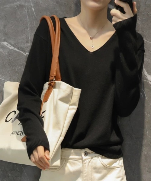 Beststore（ベストストア）の「【12色展開】”しっとりニットソー”　長袖　Vネックニットプルオーバー（ニット/セーター・レディース・ダークグリーン/レッド/ブラック/ベージュ/キャメル/ネイビー/イエロー/ライトベージュ/ライトピンク/ホワイト/グレー/ブラウン・FREE）」の20枚目の写真