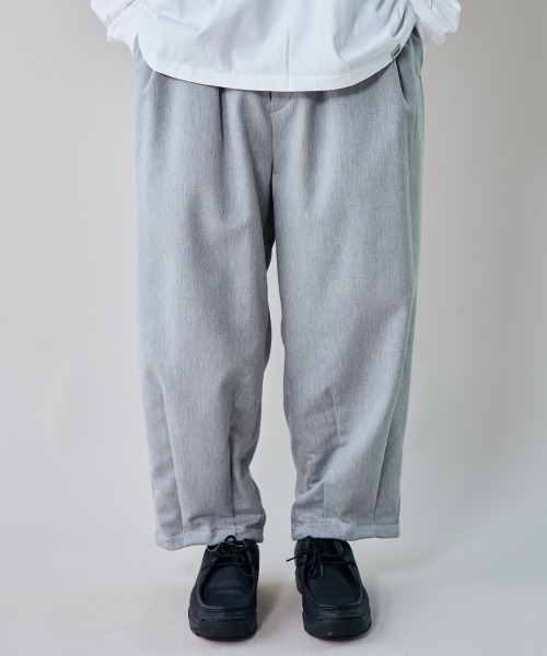 rehacer(レアセル)の「rehacer : Lanthanum Tuck Pants / ランタン タック パンツ(その他パンツ・メンズ・オリーブ/グレー/ブラック・LARGE/MEDIUM/SMALL)」の1枚目の写真