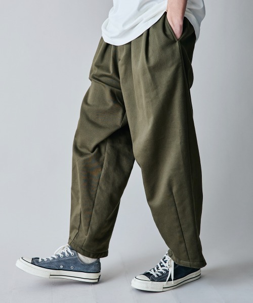 rehacer(レアセル)の「rehacer : Lanthanum Tuck Pants / ランタン タック パンツ(その他パンツ・メンズ・オリーブ/グレー/ブラック・LARGE/MEDIUM/SMALL)」の3枚目の写真
