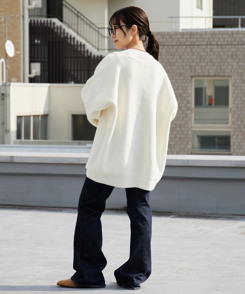 AO2（アオズ）の「Wool Knit V-Neck Cardigan / ウール ニット Vネック カーディガン（カーディガン/ボレロ・レディース・チャコール/ホワイト/ブラウン/ブラック・FREE）」の8枚目の写真