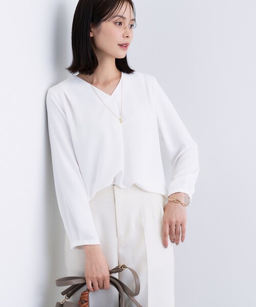 INDIVI(インディヴィ)の「【通勤/イージーケア】Vネック ジョーゼットブラウス(シャツ/ブラウス・レディース・ホワイト/ホワイト系3・05/13/15 /19/36/38/40/03)」の14枚目の写真