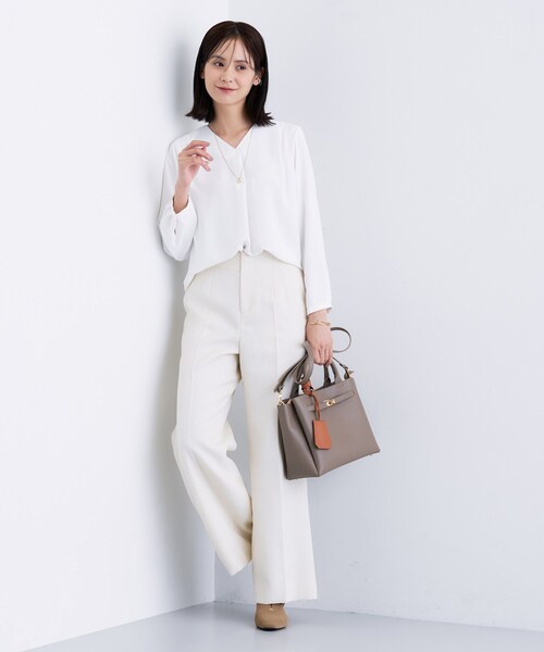 INDIVI(インディヴィ)の「【通勤/イージーケア】Vネック ジョーゼットブラウス(シャツ/ブラウス・レディース・ホワイト/ホワイト系3・05/13/15 /19/36/38/40/03)」の15枚目の写真
