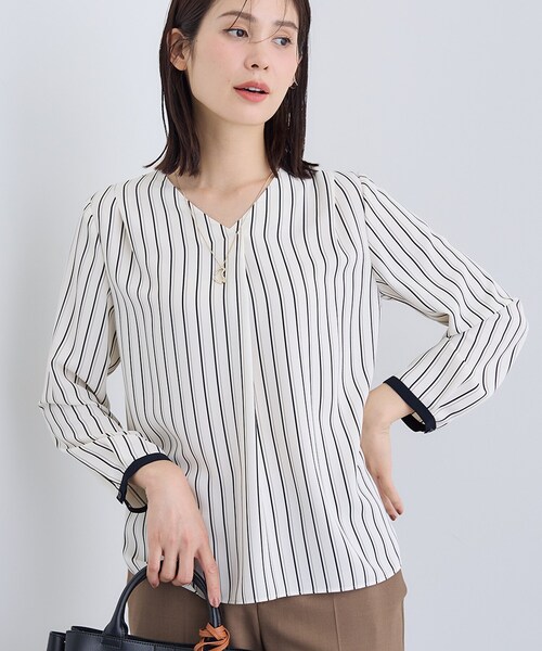 INDIVI(インディヴィ)の「【通勤/イージーケア】Vネック ジョーゼットブラウス(シャツ/ブラウス・レディース・ホワイト/ホワイト系3・05/13/15 /19/36/38/40/03)」の4枚目の写真