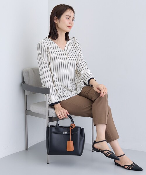 INDIVI(インディヴィ)の「【通勤/イージーケア】Vネック ジョーゼットブラウス(シャツ/ブラウス・レディース・ホワイト/ホワイト系3・05/13/15 /19/36/38/40/03)」の5枚目の写真