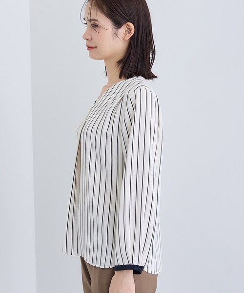 INDIVI(インディヴィ)の「【通勤/イージーケア】Vネック ジョーゼットブラウス(シャツ/ブラウス・レディース・ホワイト/ホワイト系3・05/13/15 /19/36/38/40/03)」の9枚目の写真