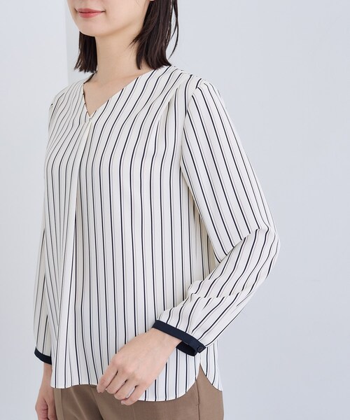 INDIVI(インディヴィ)の「【通勤/イージーケア】Vネック ジョーゼットブラウス(シャツ/ブラウス・レディース・ホワイト/ホワイト系3・05/13/15 /19/36/38/40/03)」の12枚目の写真