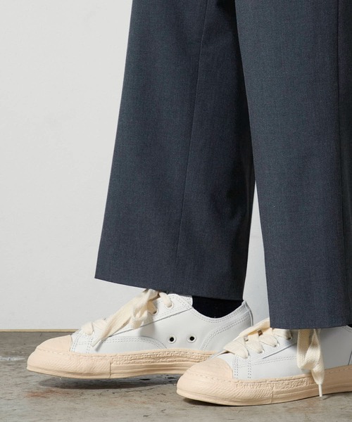 Maison MIHARA YASUHIRO（メゾンミハラヤスヒロ）の「General Scale. Maison MIHARA YASUHIRO /ジェネラルスケール メゾンミハラヤスヒロ TRENT/Leather Low-Top Sneakers キャンバス スニーカー（スニーカー・メンズ・ブラック/ホワイト・43/36/37/38/40/41/42/44）」の2枚目の写真