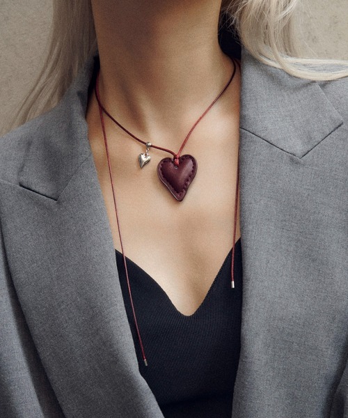 ASTRO ムンビン WONDERWALL ハート ネックレス GOLDY（ゴールディ）の「レザー タッチ ハート ネックレス（ネックレス