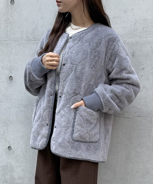 ikka（イッカ）の「【雑誌InRed12月号掲載】キルトファーリバーシブルブルゾン【2WAY／親子コーデ】（ブルゾン・レディース・ベージュ/ブルー/ブラック/カーキ・L/M/S）」の4枚目の写真