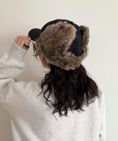 fredy emue（フレディエミュ）の「ファーツイードフライトキャップ（キャップ・レディース・ブラック/ブラウン・FREE）」の5枚目の写真