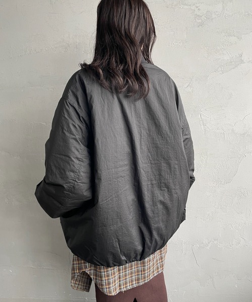 DANTON（ダントン）の「[DANTON/ダントン] ワンポイントロゴ ナイロンボンバージャケット（ブルゾン・レディース・ブラック/グレイッシュベージュ・M/S）」の3枚目の写真