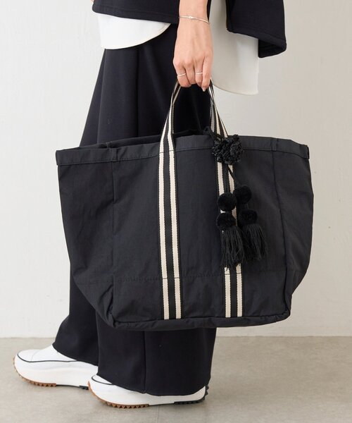 BEARDSLEY（ビアズリー）の「《FRIPIER》チャーム付きクレイジートート（トートバッグ・レディース・キャメル/ブラック・FREE）」の2枚目の写真