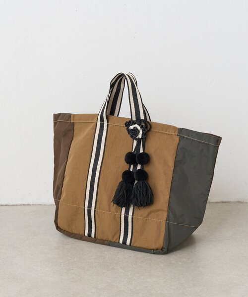 BEARDSLEY（ビアズリー）の「《FRIPIER》チャーム付きクレイジートート（トートバッグ・レディース・キャメル/ブラック・FREE）」の7枚目の写真