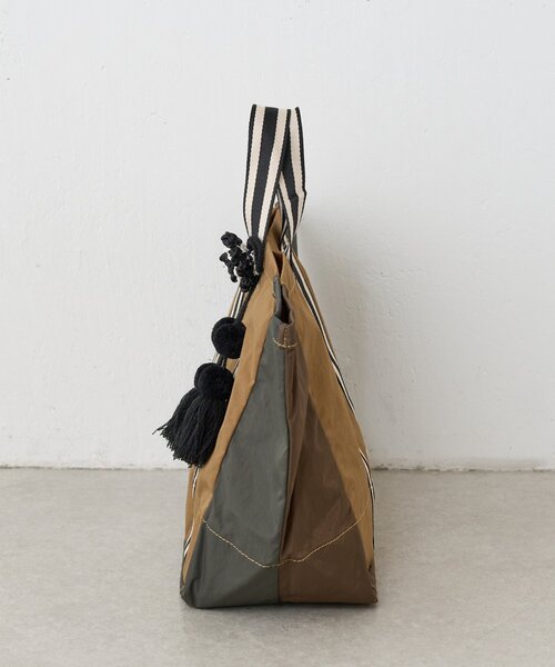 BEARDSLEY（ビアズリー）の「《FRIPIER》チャーム付きクレイジートート（トートバッグ・レディース・キャメル/ブラック・FREE）」の9枚目の写真