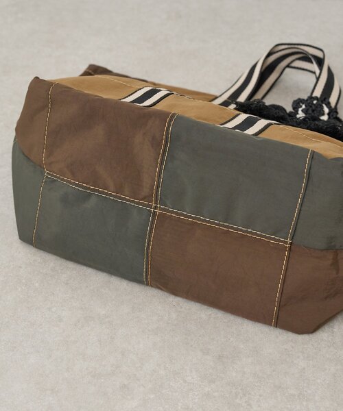 BEARDSLEY（ビアズリー）の「《FRIPIER》チャーム付きクレイジートート（トートバッグ・レディース・キャメル/ブラック・FREE）」の13枚目の写真