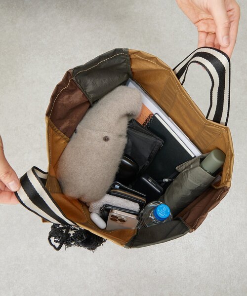 BEARDSLEY（ビアズリー）の「《FRIPIER》チャーム付きクレイジートート（トートバッグ・レディース・キャメル/ブラック・FREE）」の16枚目の写真