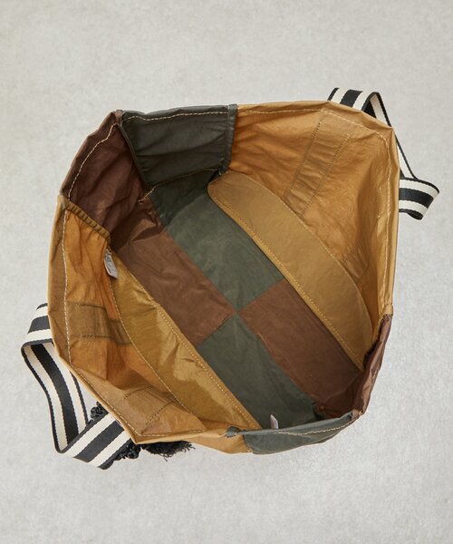 BEARDSLEY（ビアズリー）の「《FRIPIER》チャーム付きクレイジートート（トートバッグ・レディース・キャメル/ブラック・FREE）」の17枚目の写真