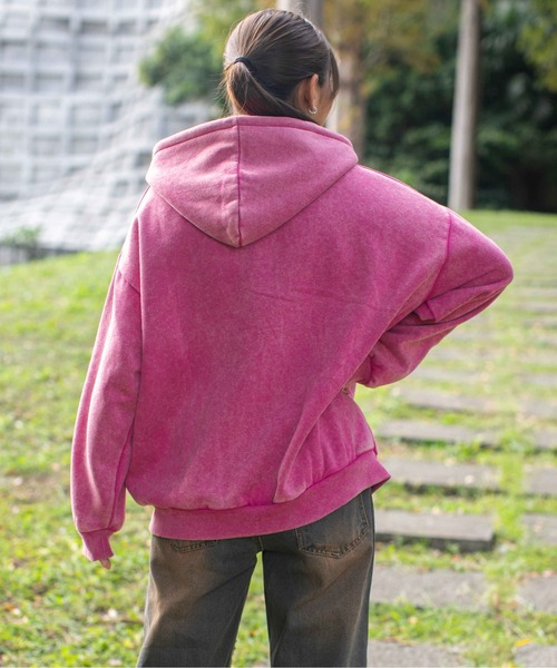 GORGE（ゴージ）の「《ケミカルウォッシュ×立体ロゴ》レディース 裏起毛 ジップパーカー オーバーサイズ 秋冬（パーカー・レディース・ブラック/ブラウン/ピンク・F）」の6枚目の写真