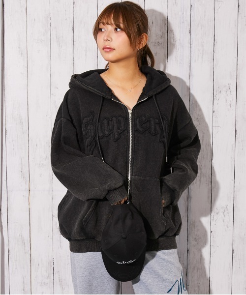 GORGE（ゴージ）の「《ケミカルウォッシュ×立体ロゴ》レディース 裏起毛 ジップパーカー オーバーサイズ 秋冬（パーカー・レディース・ブラック/ブラウン/ピンク・F）」の7枚目の写真